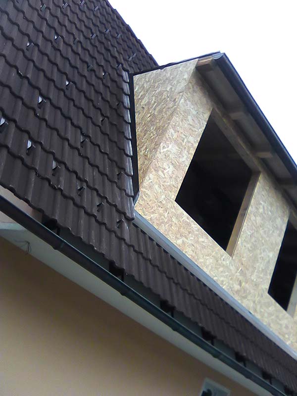 Nadstrešek oblečen v OSB plošče